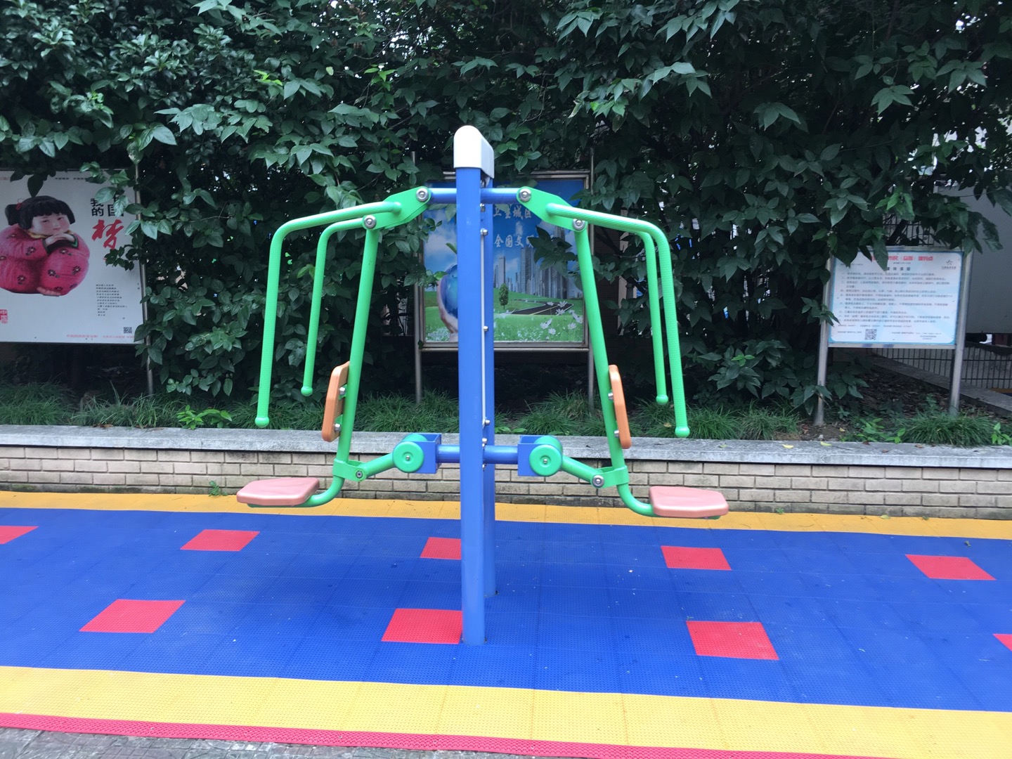 雙立柱推力訓(xùn)練器 雙立柱推力訓(xùn)練器