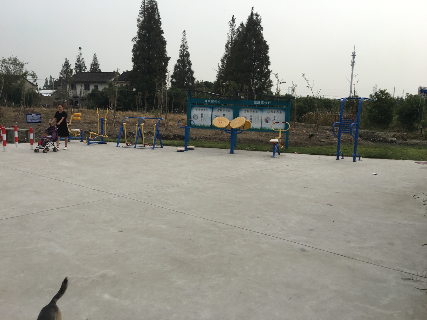 聯(lián)建村休閑廣場健身點