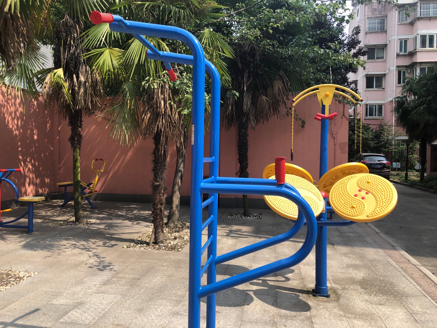 多功能訓練器 多功能訓練器