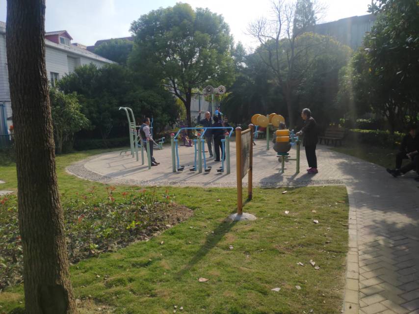 東二居委健身點