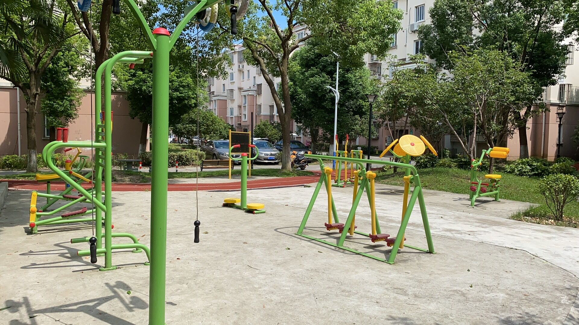 歐風(fēng)家園77弄西側(cè)小花園 歐風(fēng)家園77弄西側(cè)小花園
