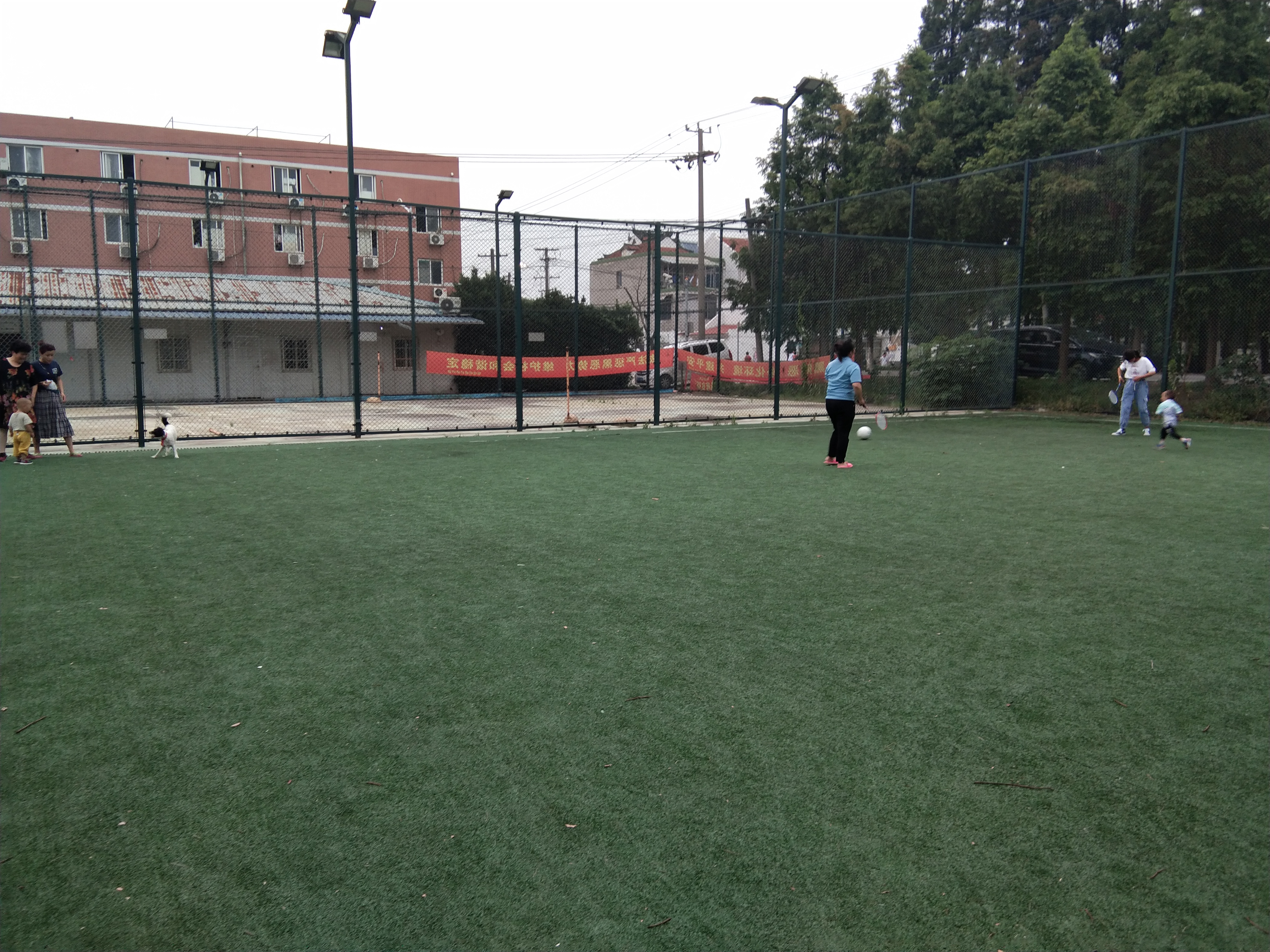 燈塔村社區(qū)公共運動場 燈塔村社區(qū)公共運動場