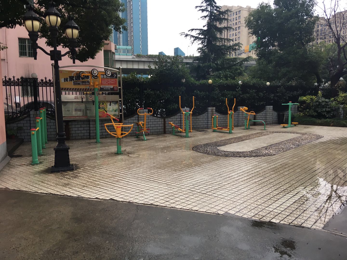 康惠苑小區(qū)市民健身點 康惠苑小區(qū)市民健身點