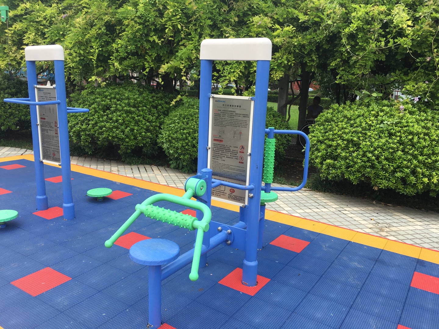 雙立柱腰背按摩器 雙立柱腰背按摩器