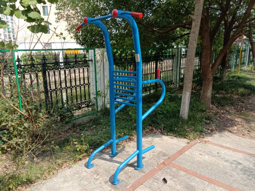 多功能訓練器 多功能訓練器