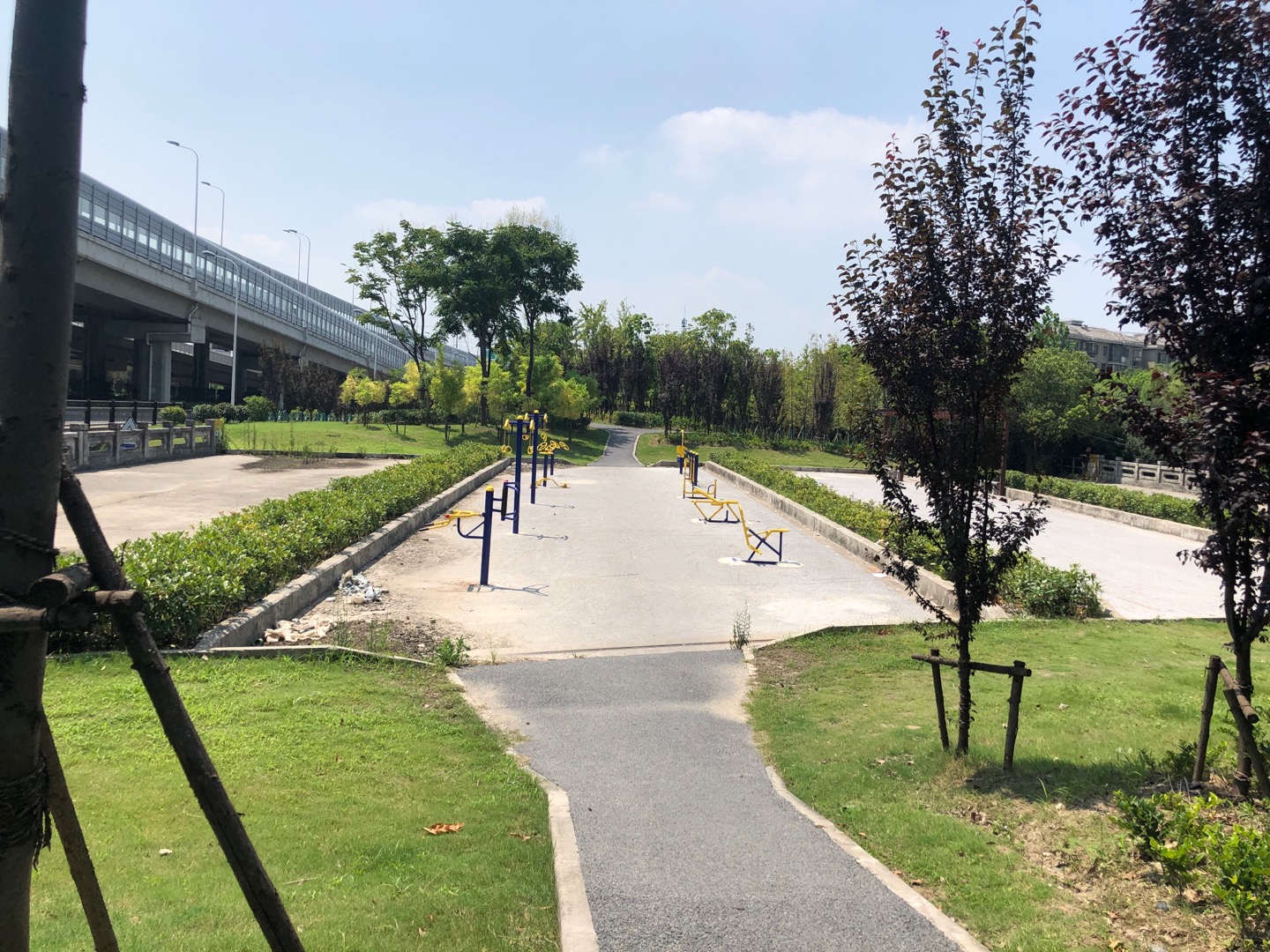 嘉閔高架綠化帶健身點