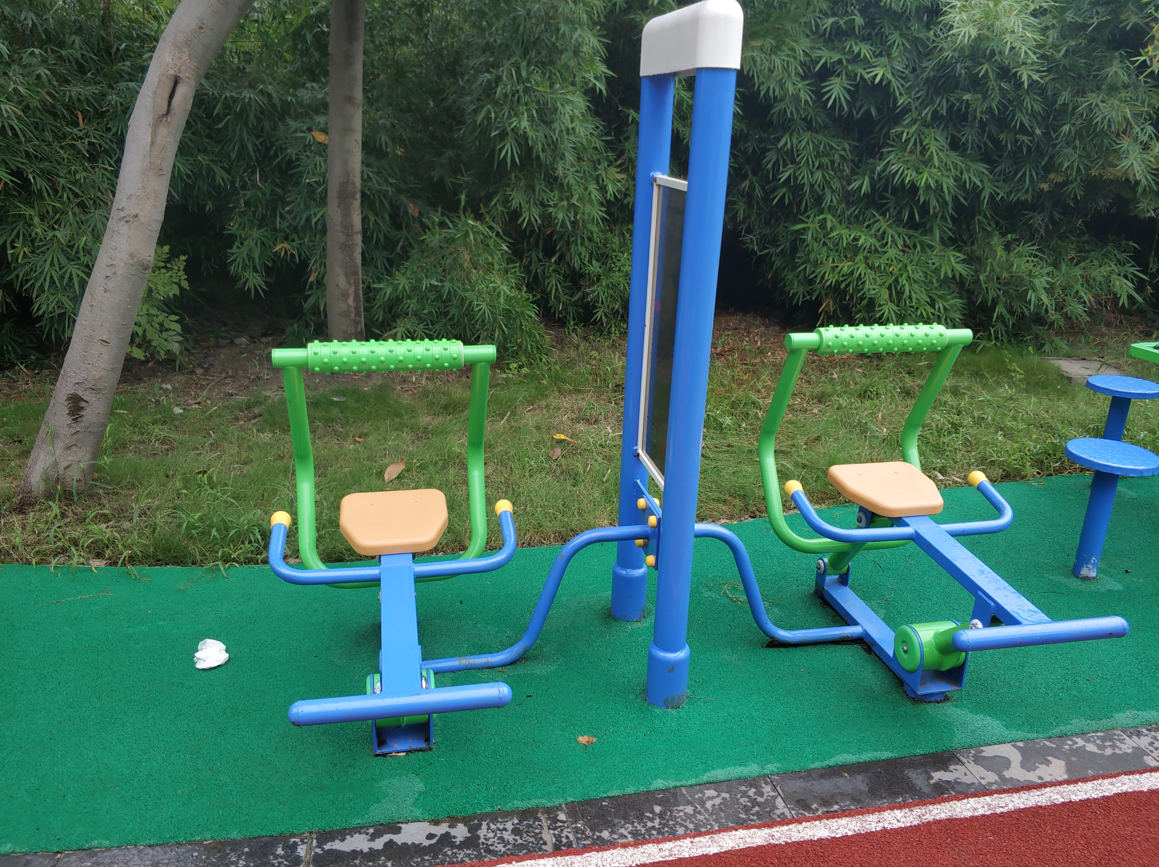 雙立柱背部訓(xùn)練器 雙立柱背部訓(xùn)練器