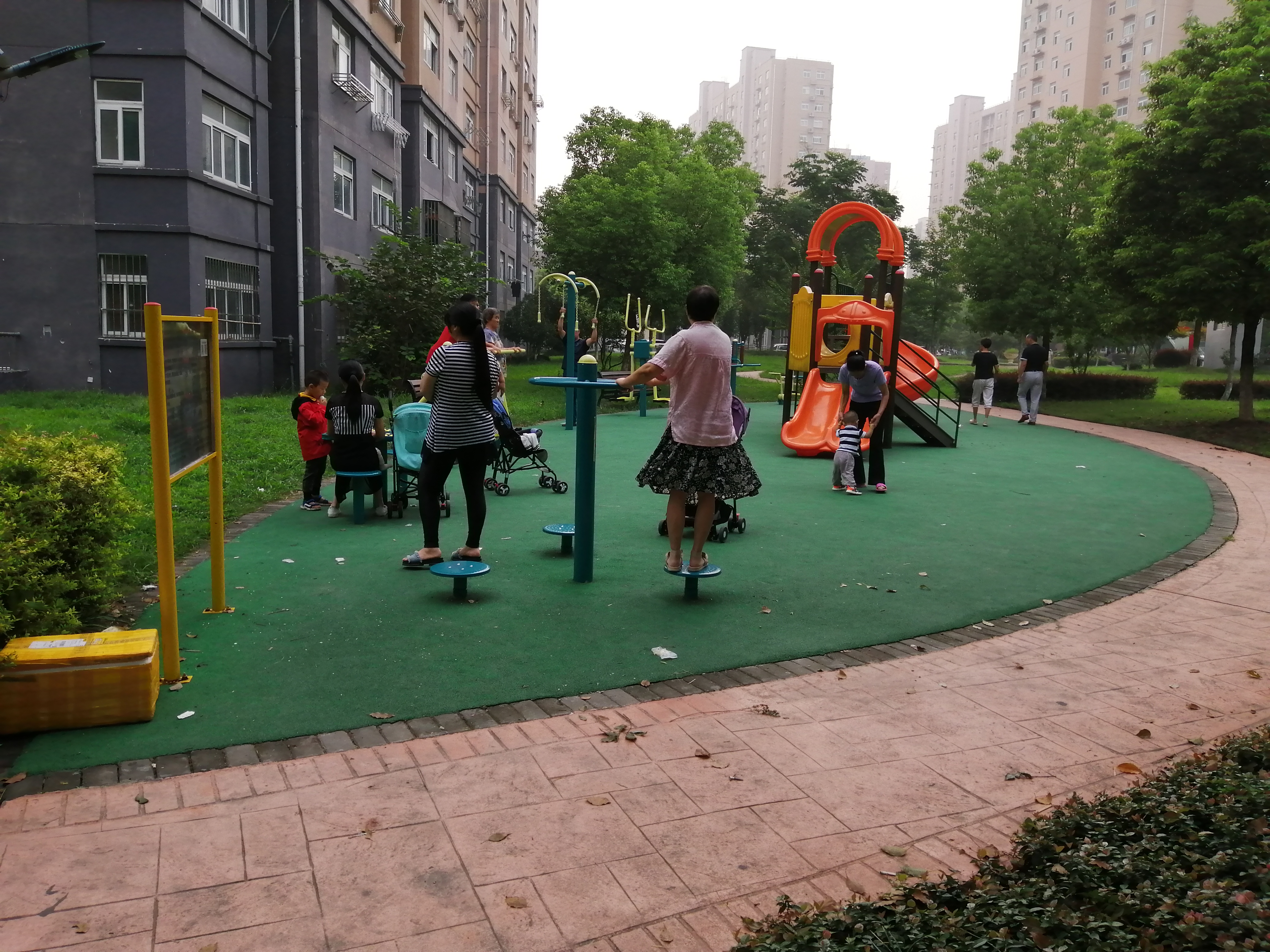 華中苑B區(qū)健身苑苑點(diǎn)