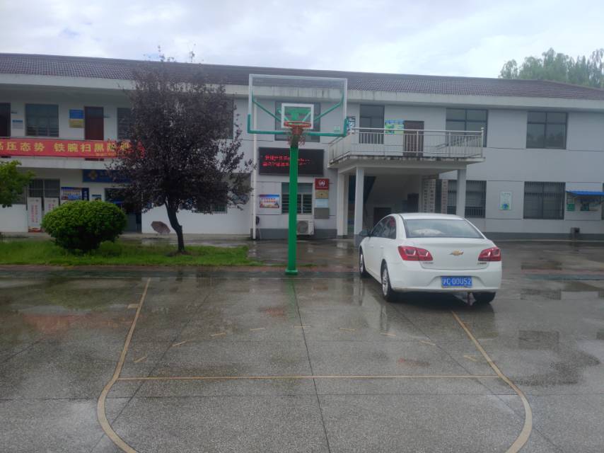 新池村籃球場(chǎng)