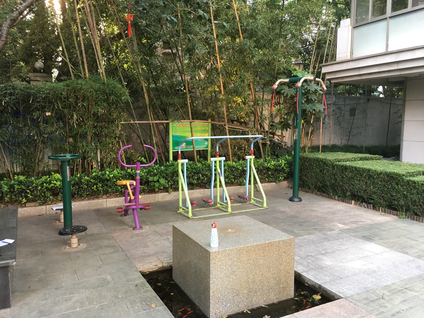 申亞瑞庭小區(qū)市民益智健身點