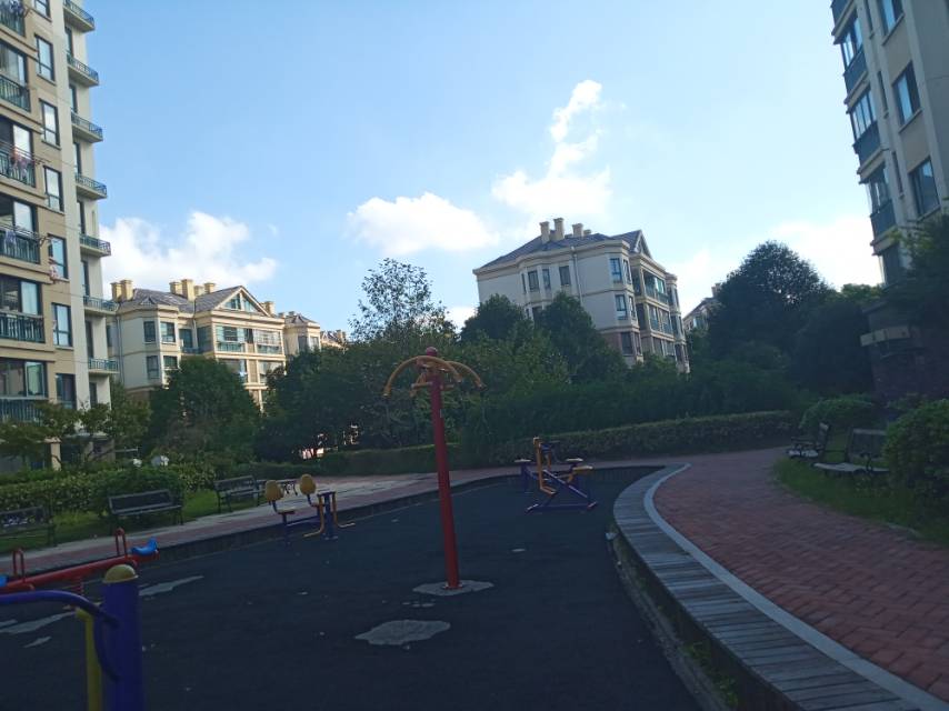 金山豪庭居委會(huì)健身點(diǎn)