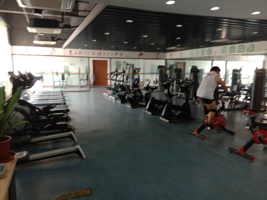 洞涇鎮(zhèn)文體活動(dòng)中心百姓健身房
