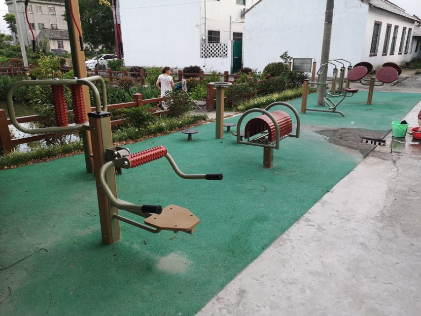 新塘村銀杏廣場市民益智健身點 新塘村銀杏廣場市民益智健身點