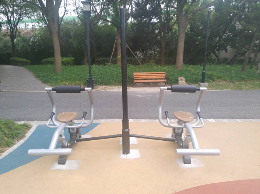 自重式背部訓練器 自重式背部訓練器