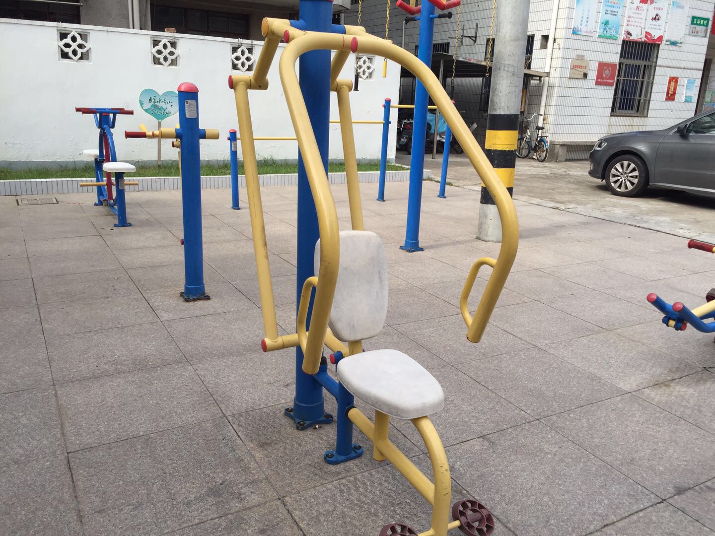 自重推胸器 自重推胸器