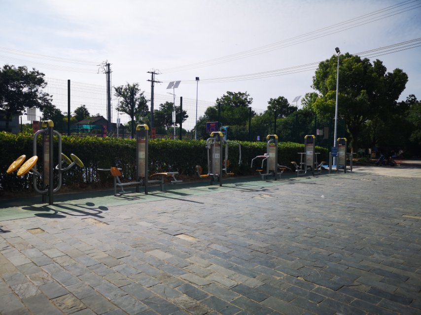 公共運(yùn)動場市民益智健身點(diǎn) 公共運(yùn)動場市民益智健身點(diǎn)