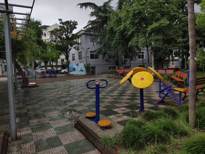 塔城路居委健身點