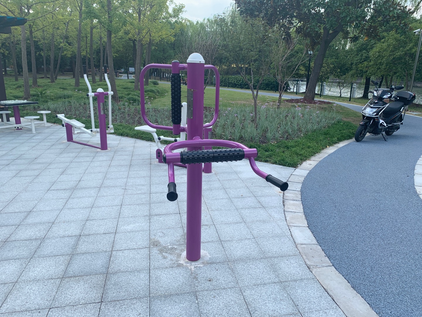 腰背按摩器 腰背按摩器