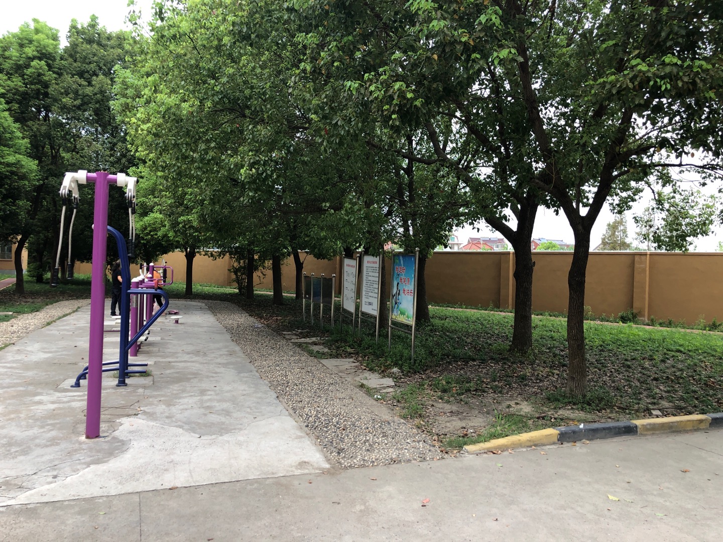 銀杏居委北區(qū)健身點(diǎn)