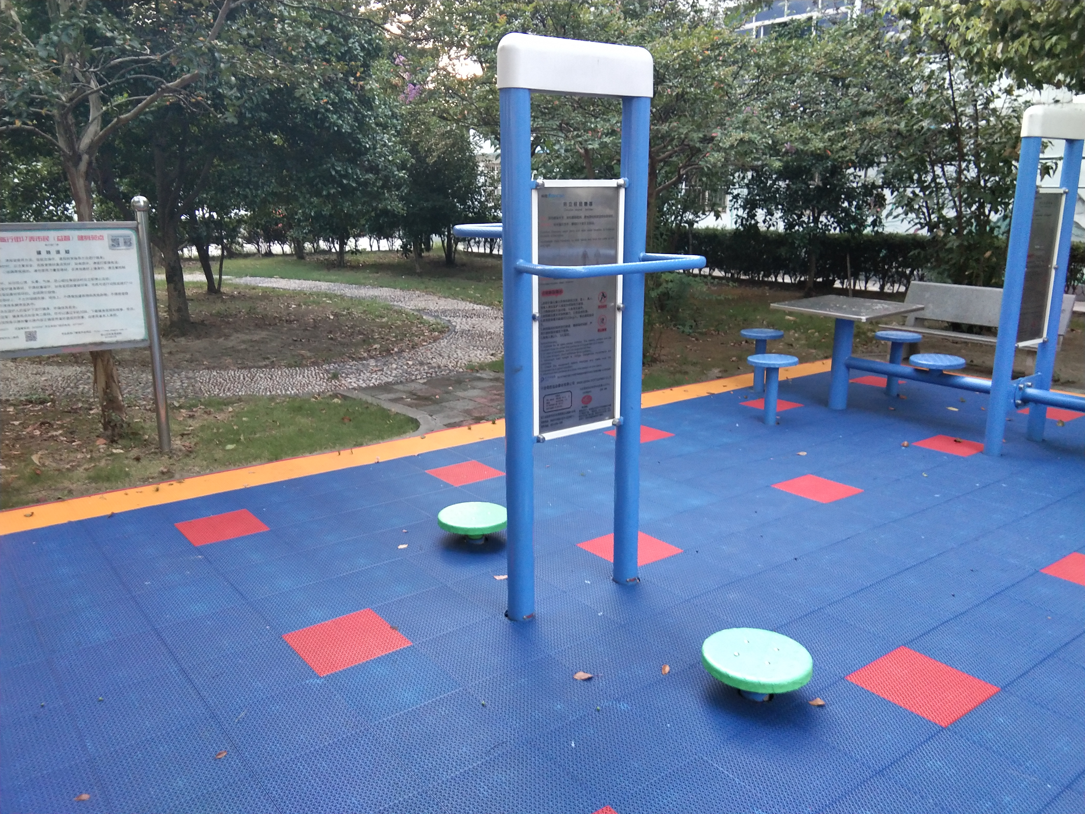 雙立柱扭腰器 雙立柱扭腰器