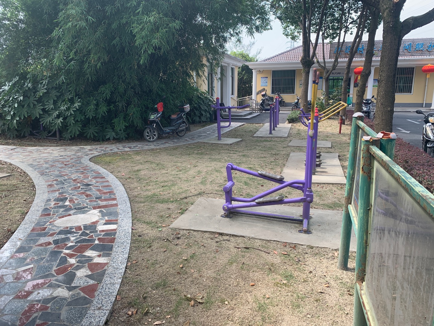 新源中心村健身點