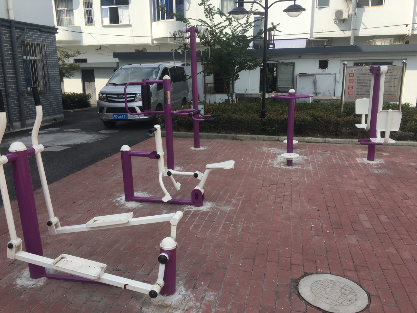 泖港居委會賓樂小區(qū)健身點(diǎn)