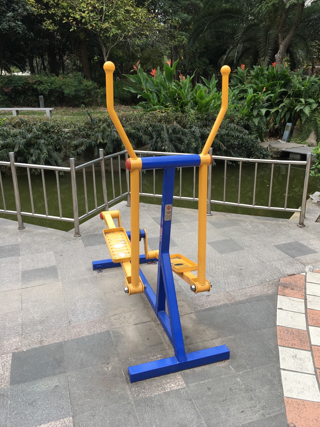 室外橢圓機(jī) 室外橢圓機(jī)