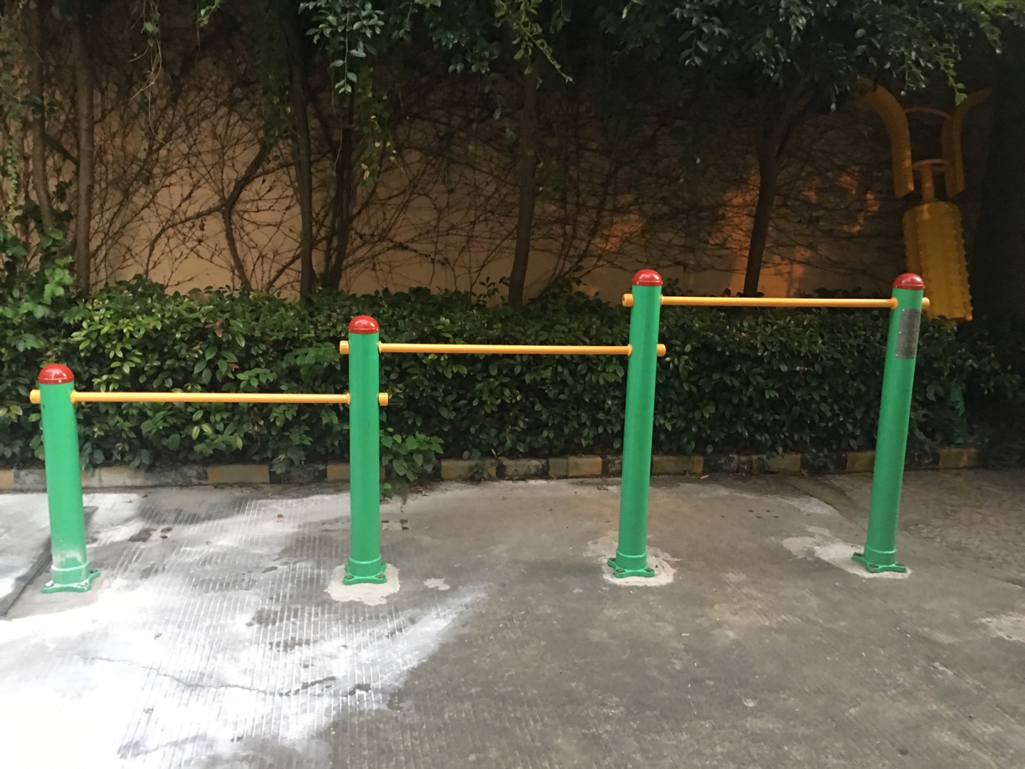 多聯(lián)壓腿架