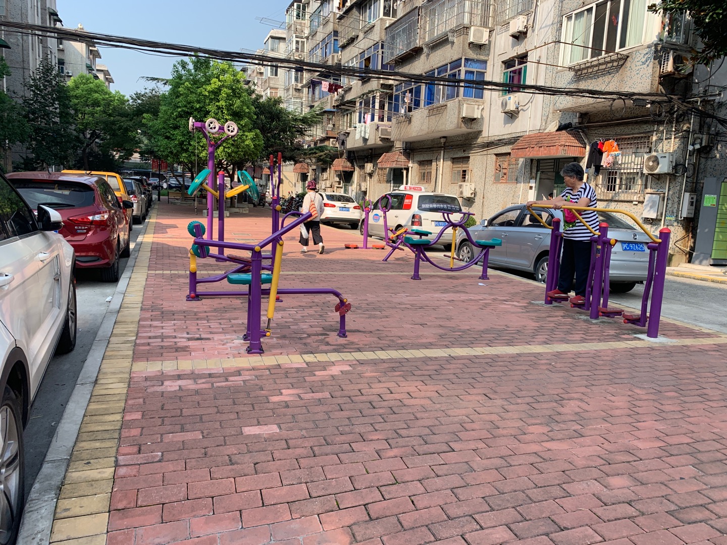 楊泰一村一居健身點(diǎn)1（328弄小區(qū)）