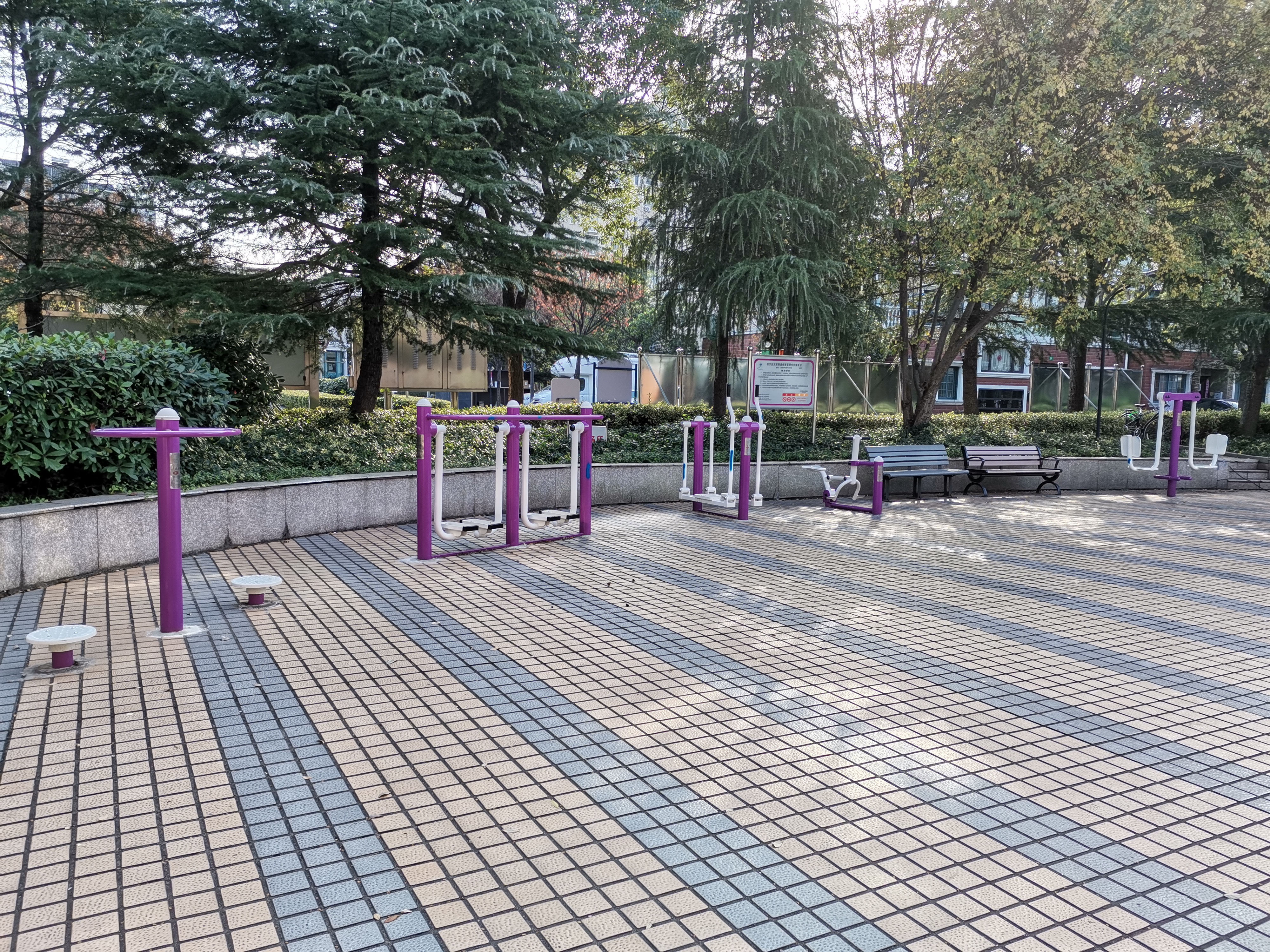 裕盛豪園公建房前健身點(diǎn)