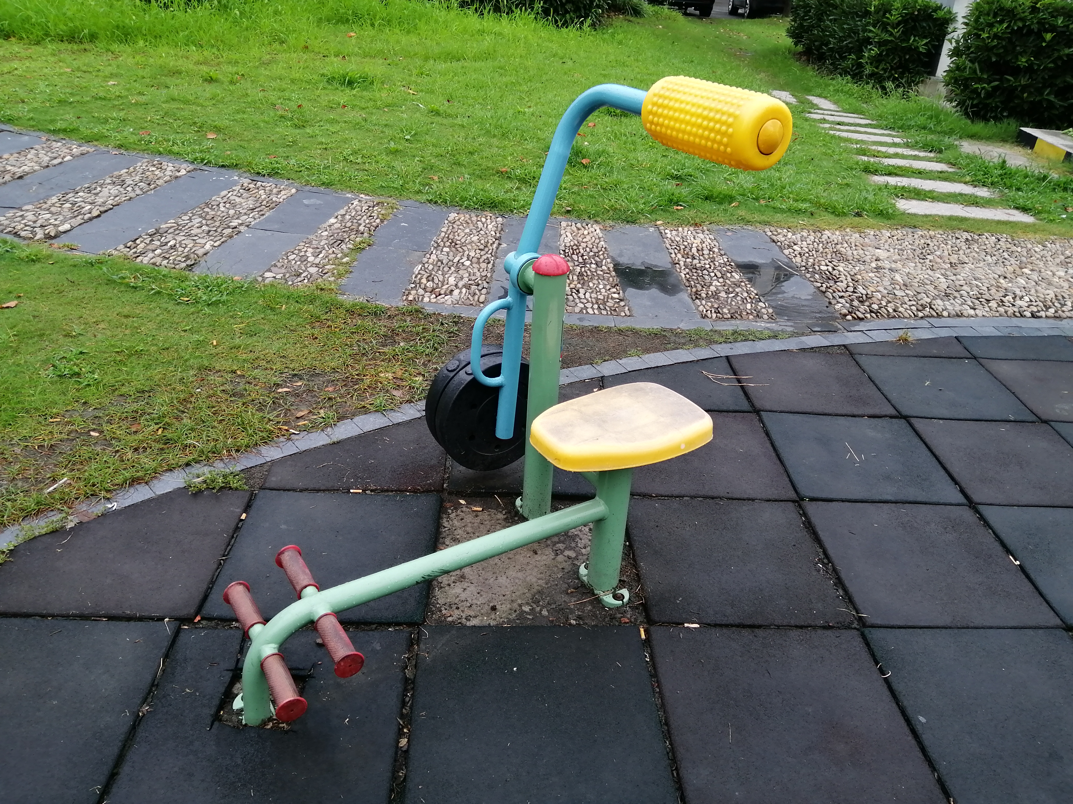 自重腹背鍛煉器