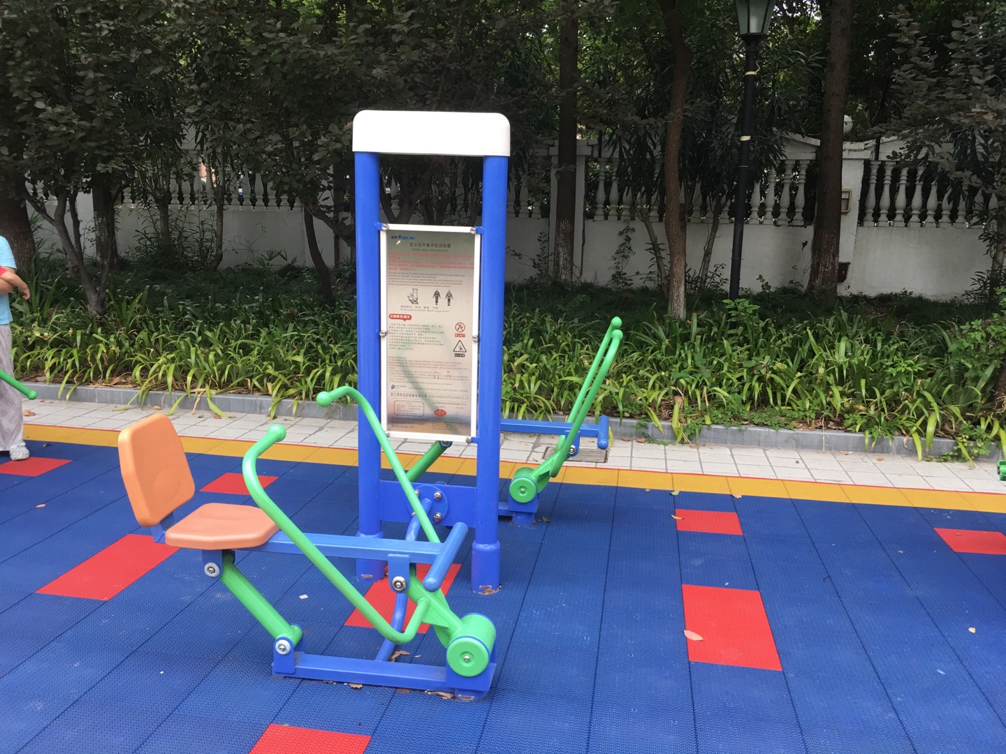 雙立柱平推平拉訓(xùn)練器