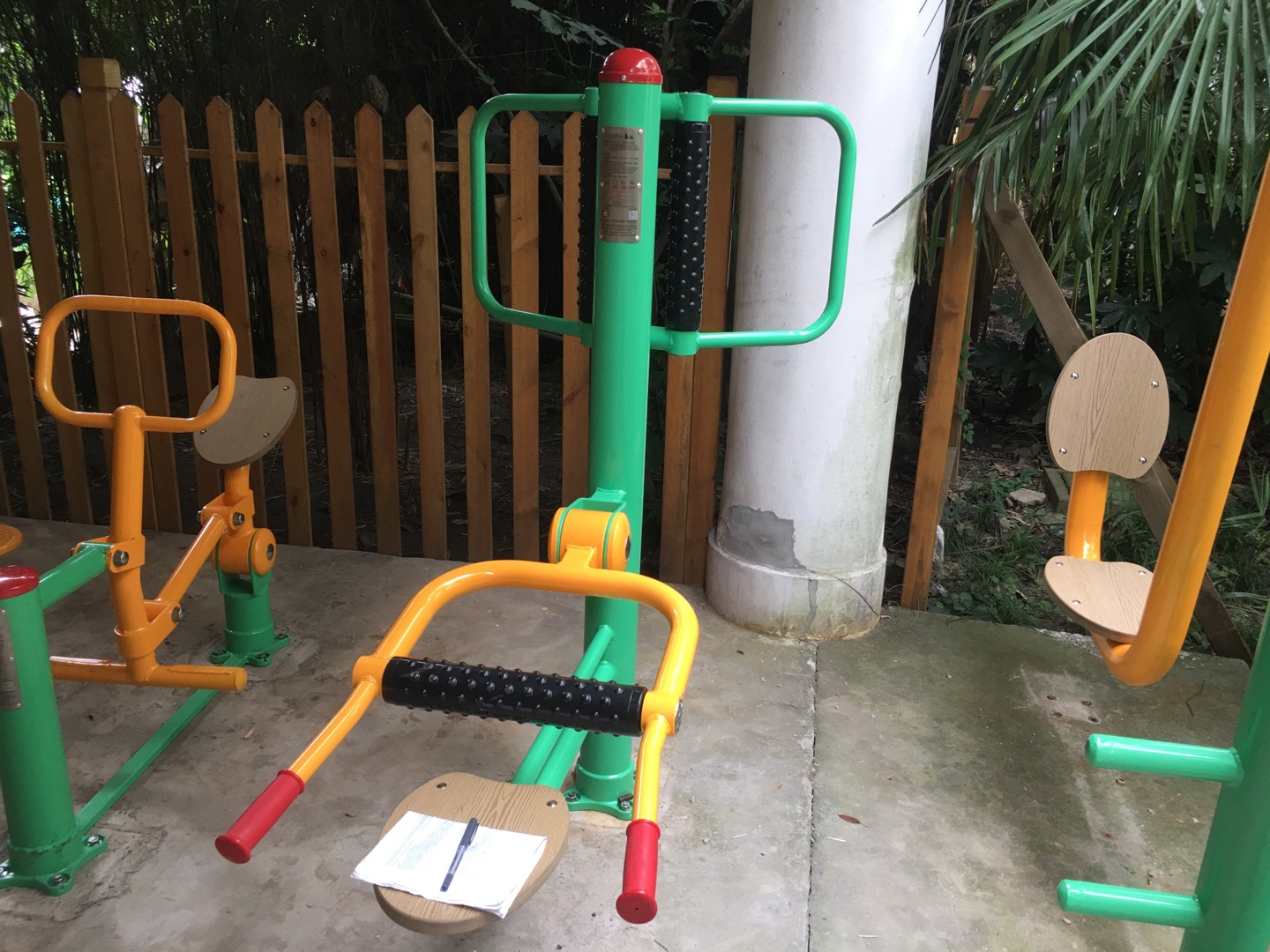 坐式腰背按摩器