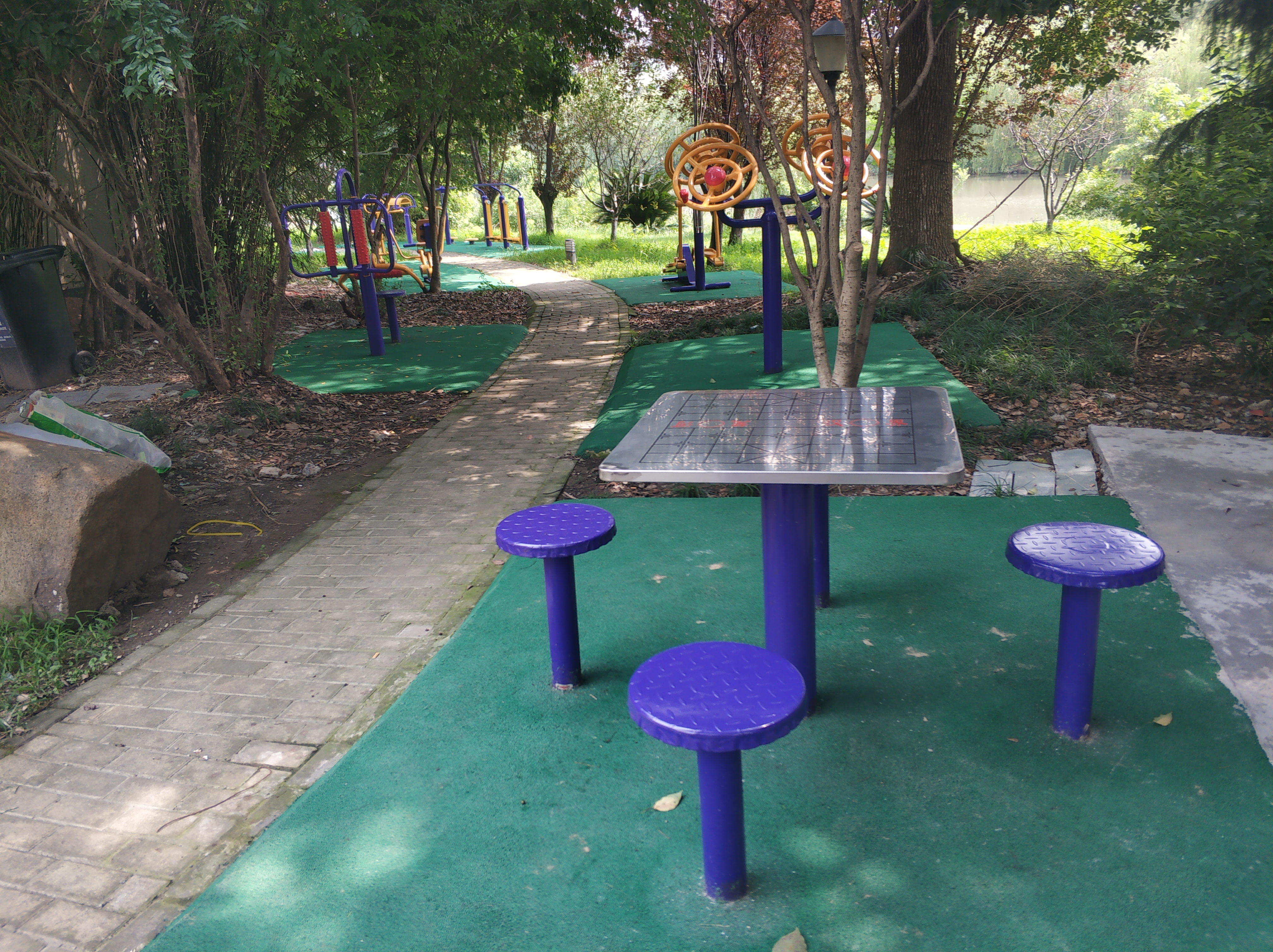 千步?jīng)苌鐓^(qū)健身點3