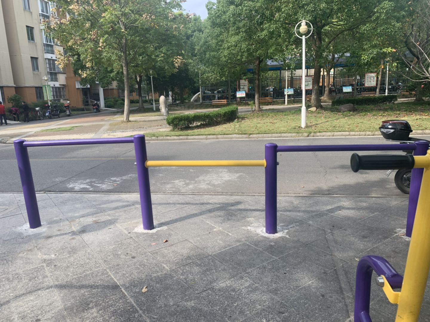 彈振壓腿器 彈振壓腿器