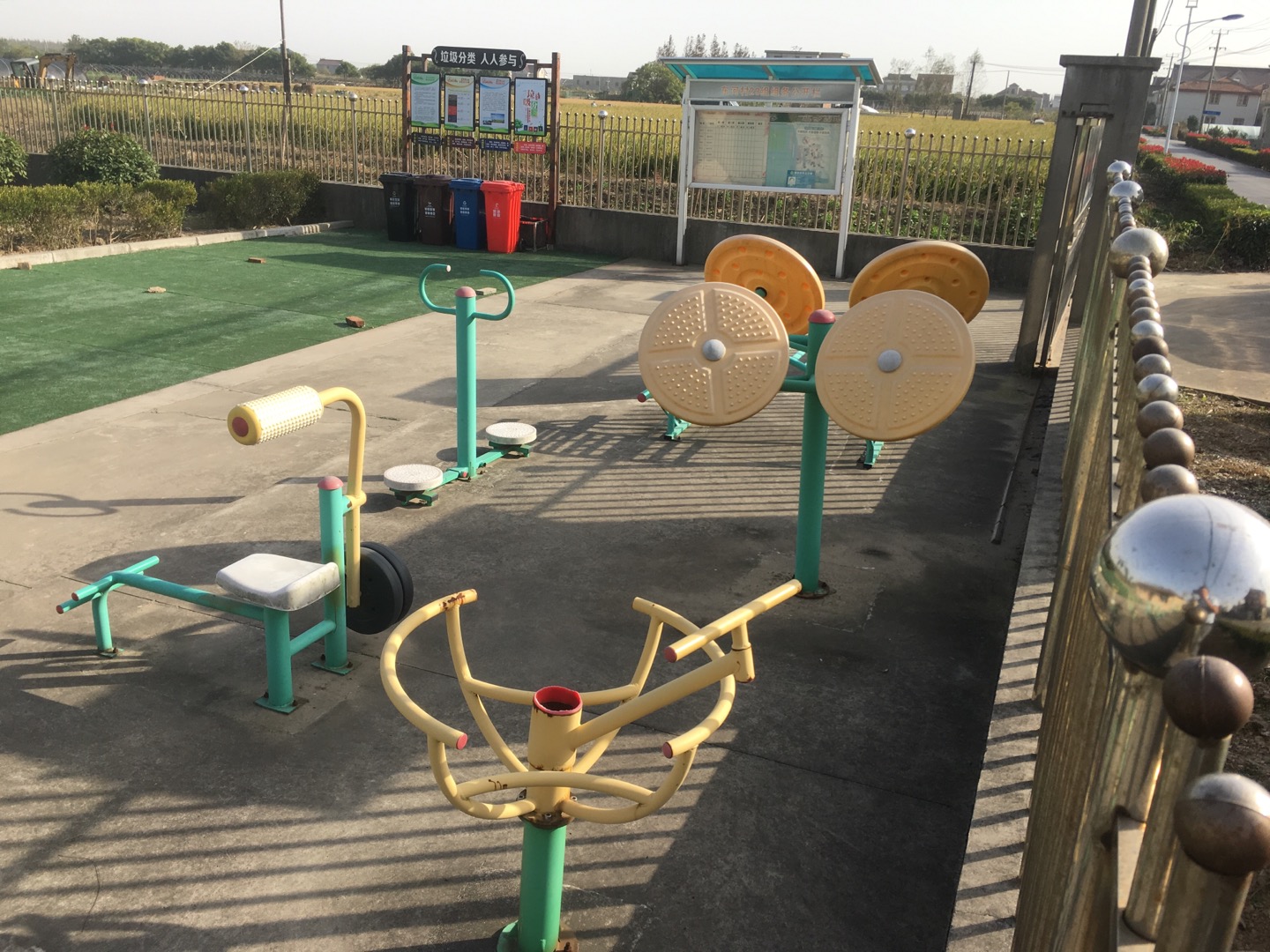 老港鎮(zhèn)東河村民委員會(huì)港東4組老年活動(dòng)室健身苑點(diǎn)