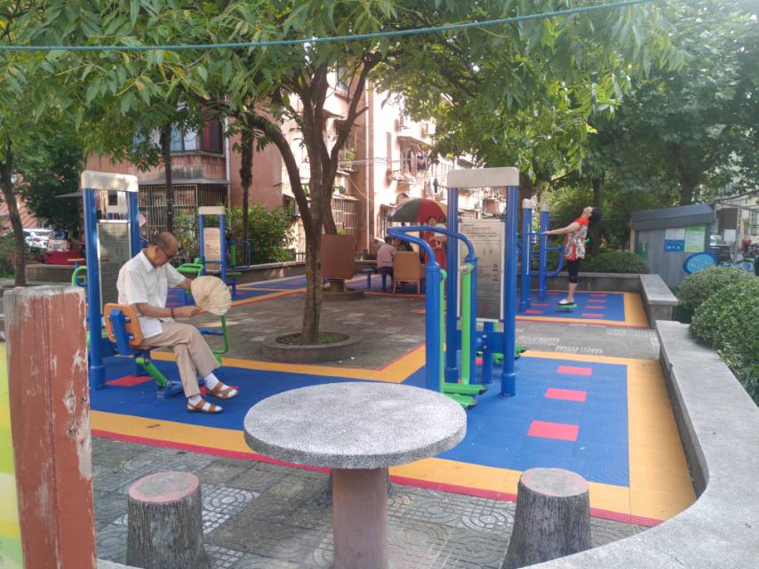 泗塘居委健身點