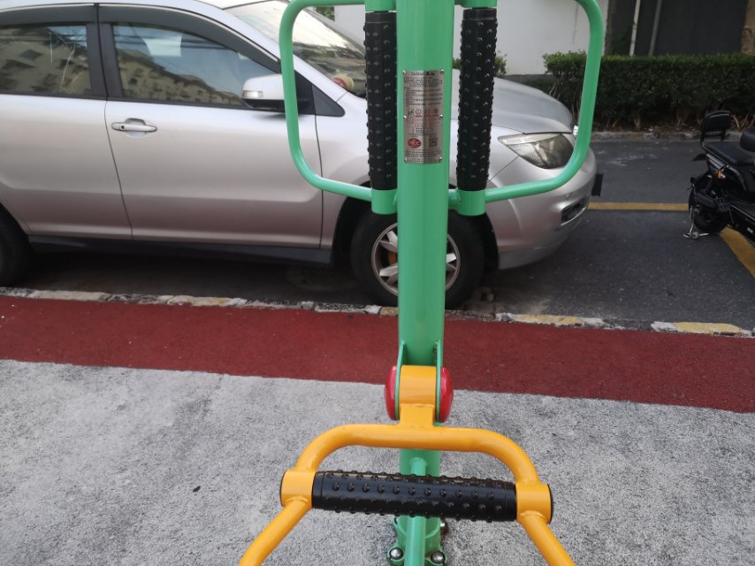 坐式腰背按摩器