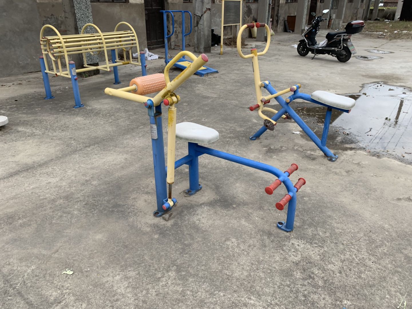 腹背鍛煉器 腹背鍛煉器