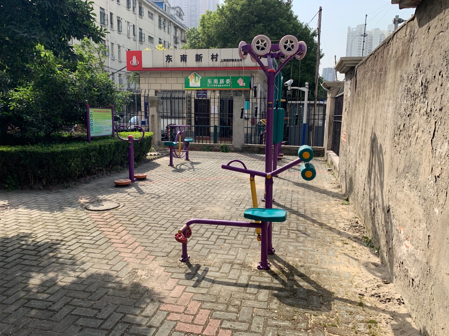 浦東東南新村天后宮大樓健身點
