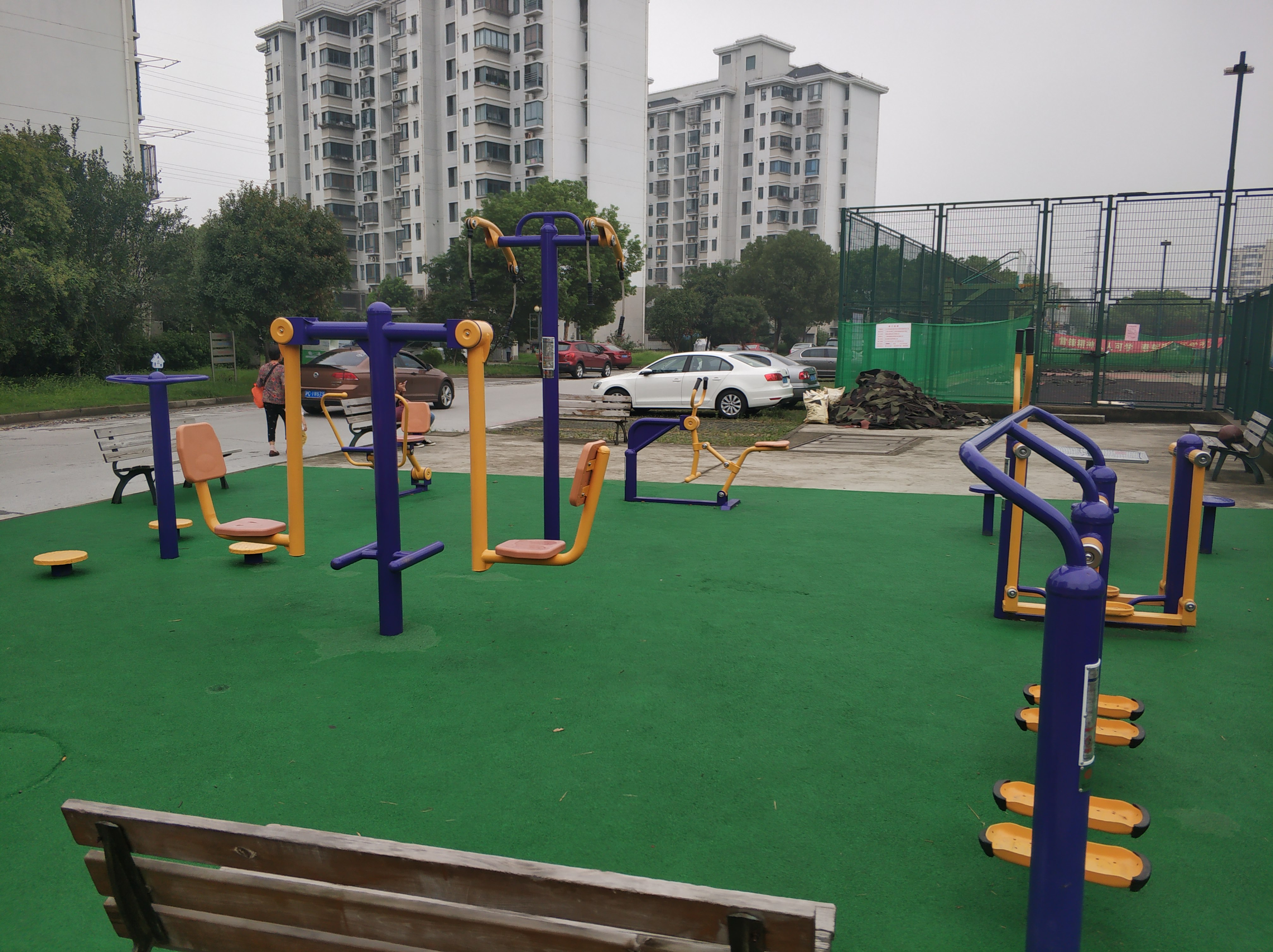 民佳社區(qū)公共運(yùn)動(dòng)場(chǎng)健身點(diǎn)