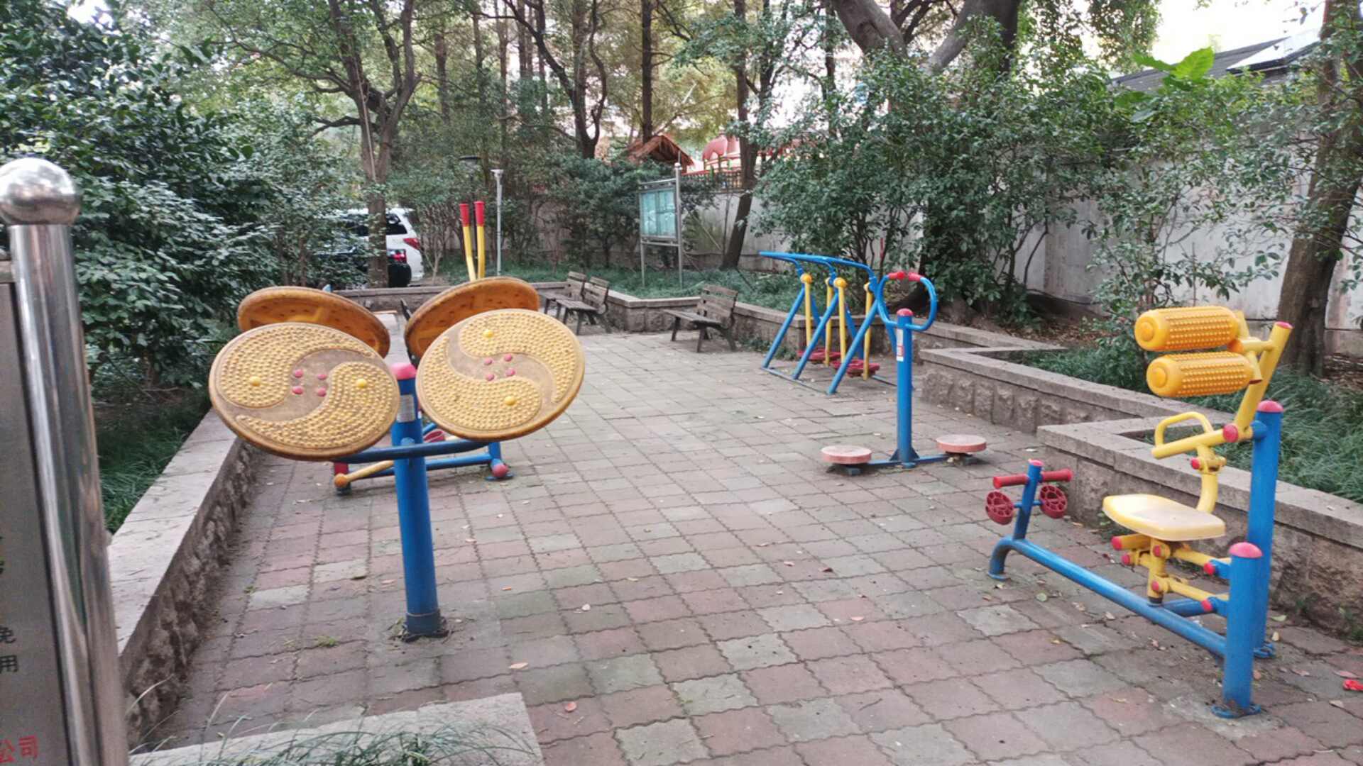 周家巷居委健身點 周家巷居委健身點