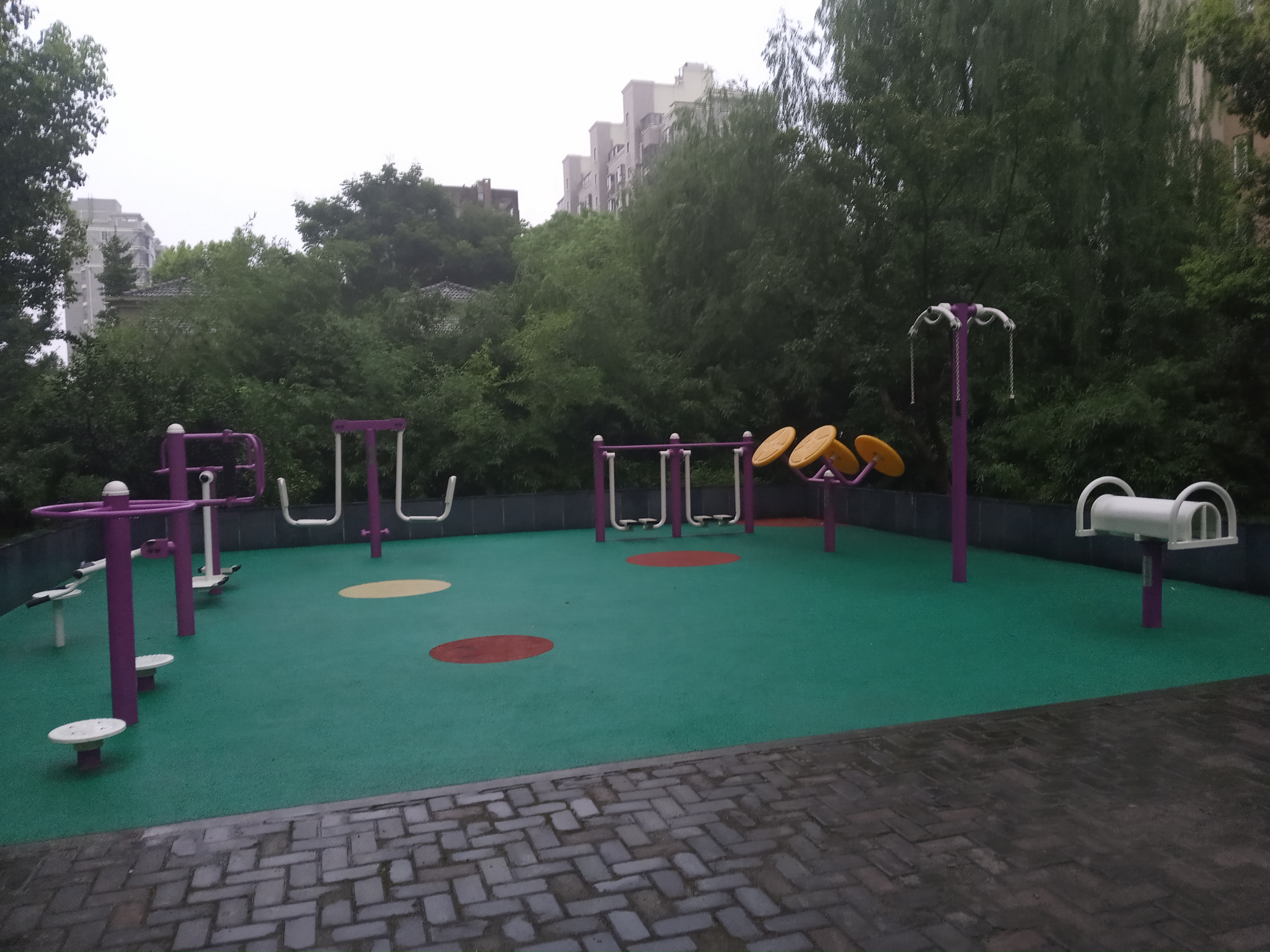 綠久苑小區(qū)健身苑點(diǎn)