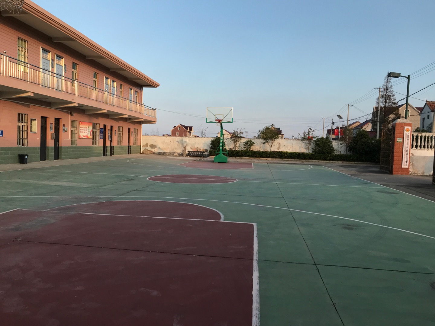 長征村籃球場