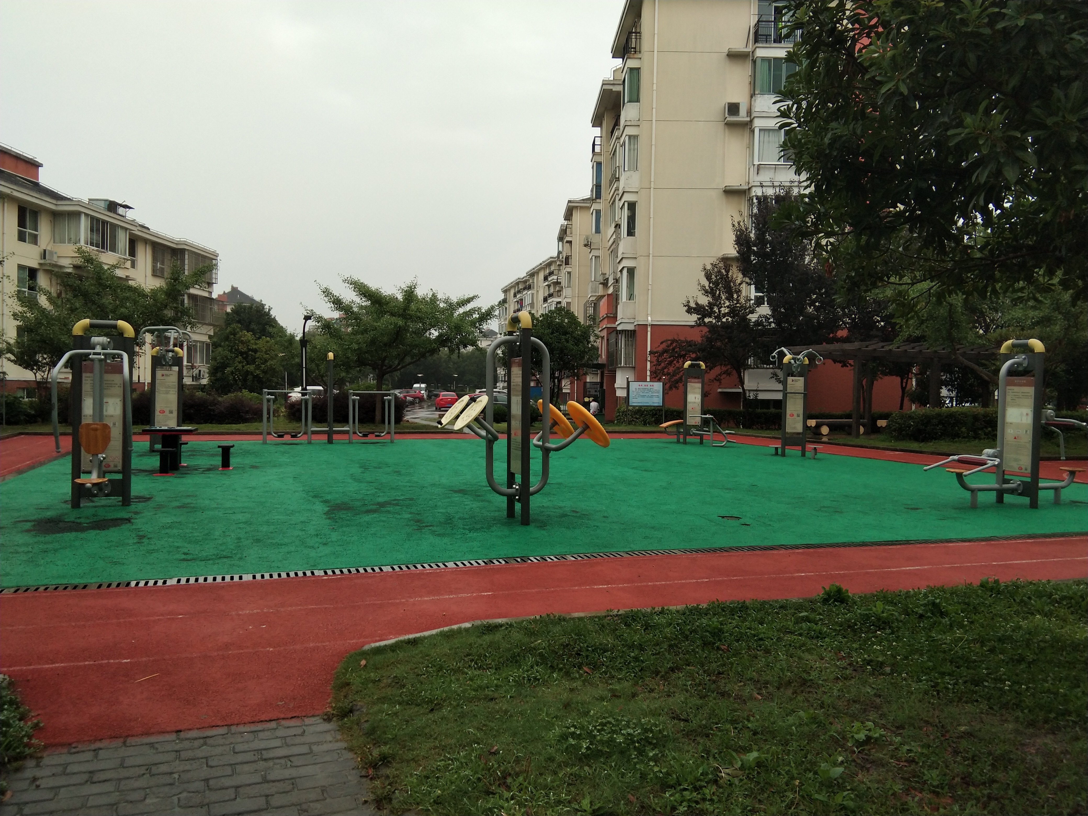 樂康苑市民益智健身苑點(diǎn)(三)步道邊 樂康苑市民益智健身苑點(diǎn)(三)步道邊