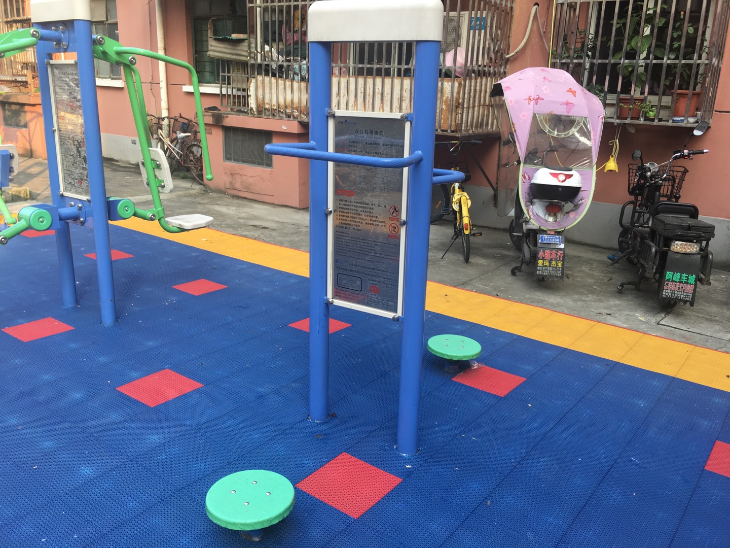 雙立柱扭腰器 雙立柱扭腰器