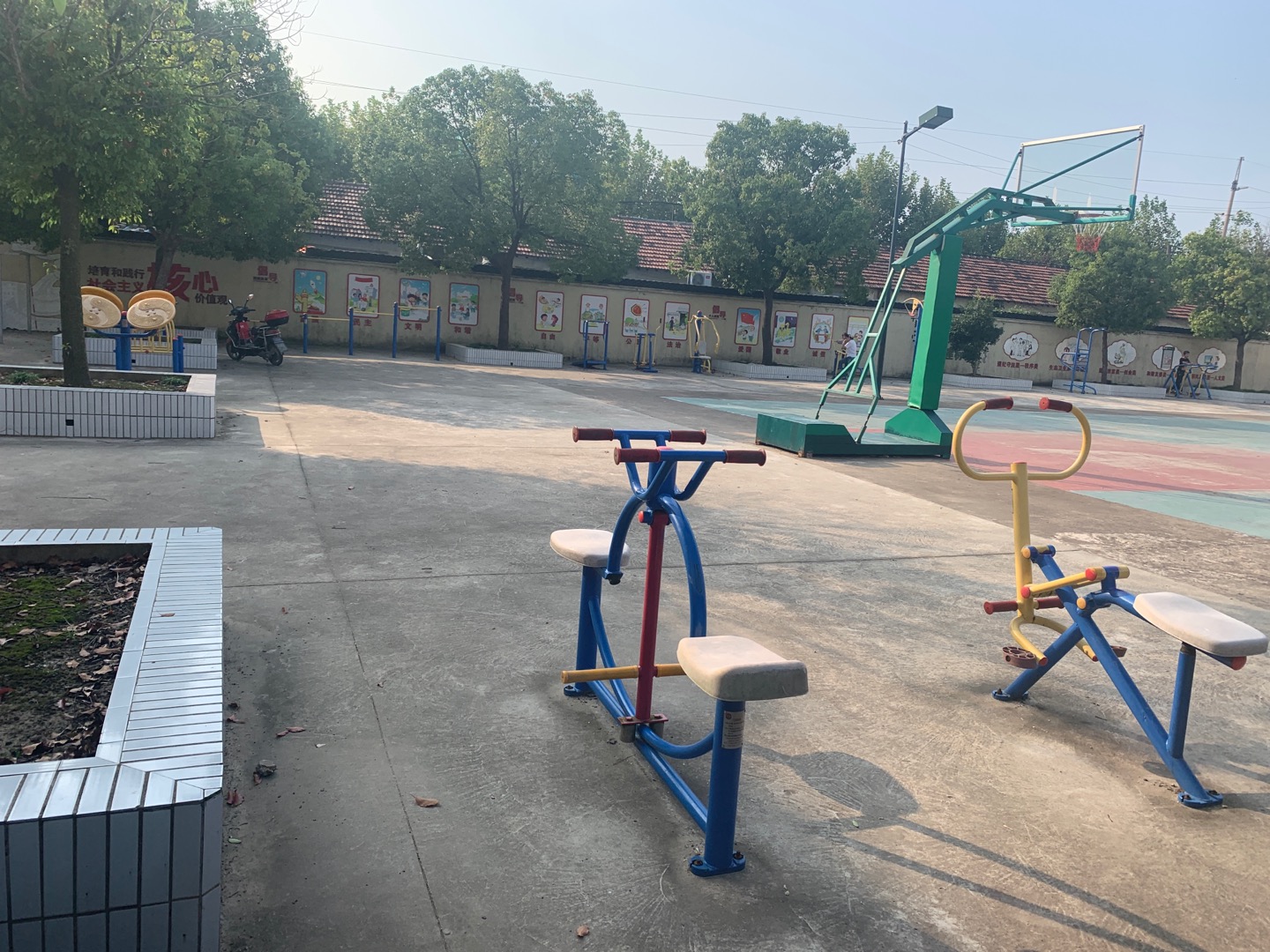 東平鎮(zhèn)風(fēng)偉三村健身點(diǎn)