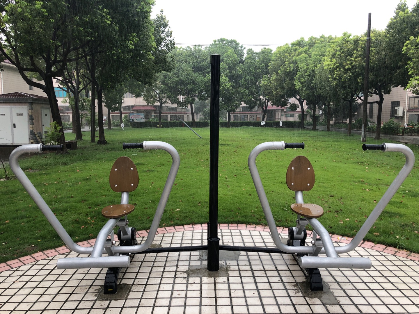 自重式劃船訓練器