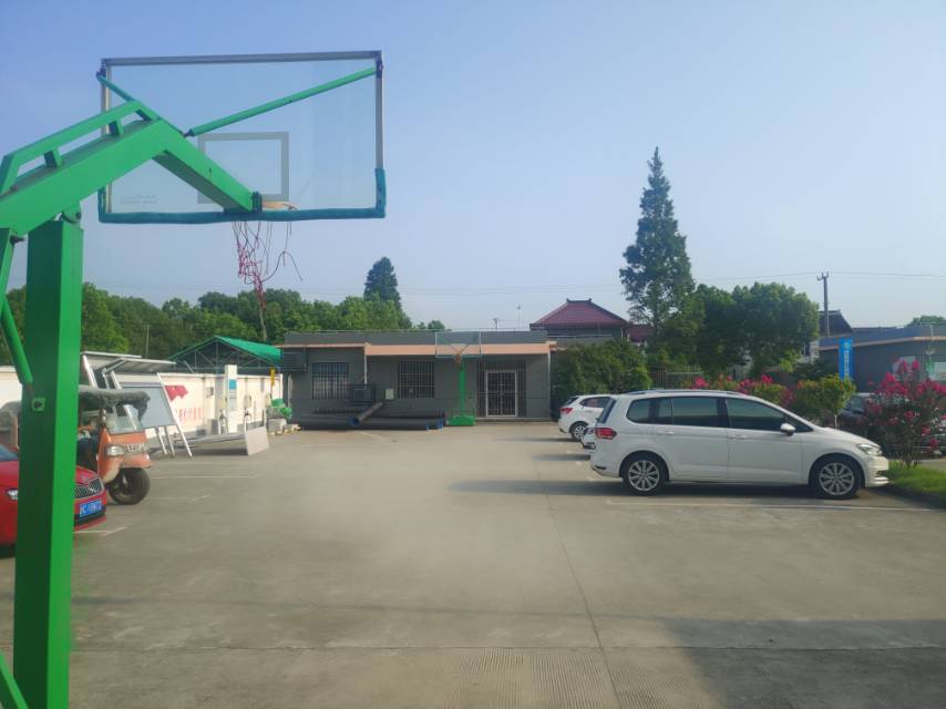 白鶴鎮(zhèn)紅旗村籃球場