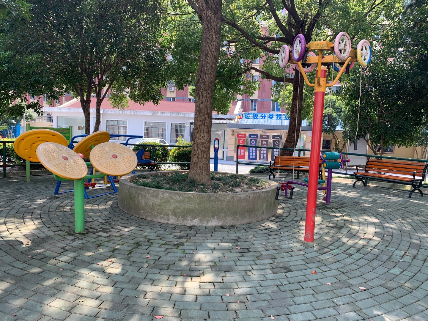 榮都公寓11弄健身點(diǎn)